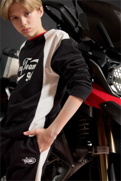 سويت شيرت ولادي قصة عادية بياخة مستديرة