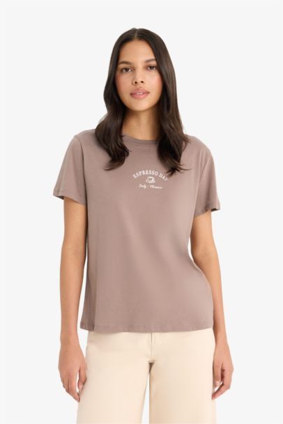 تيشيرت نص ردن بطبعة شعار قصة مريحة