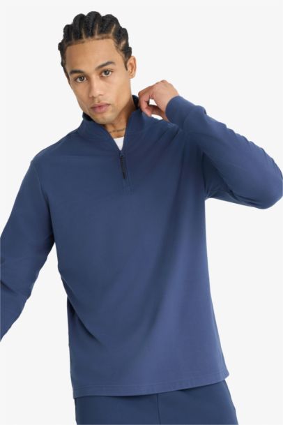 Standart Fit Dik Yaka Yarım Fermuarlı Polar Sporcu Sweatshirt