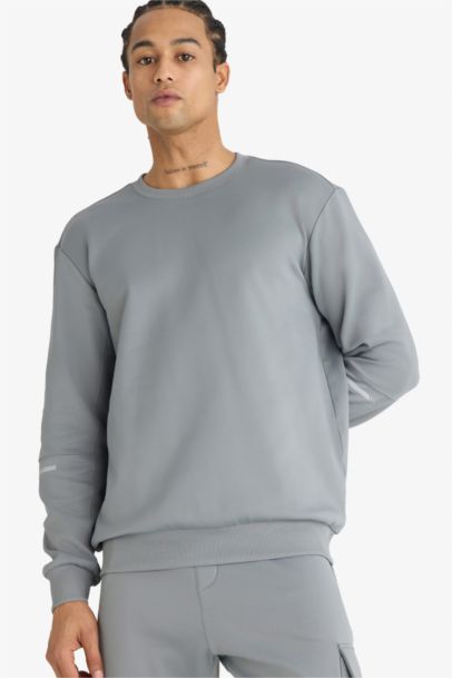 Standard Fit Long Sleeve Sweatshirt