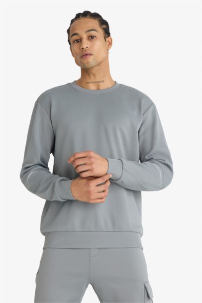Standard Fit Long Sleeve Sweatshirt
