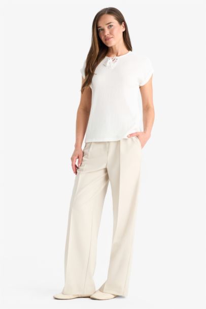 تيشيرت نص كم برقبة من الدانتيل