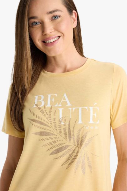 تيشيرت نص كم مطبوع قصة عادية برقبة مستديرة