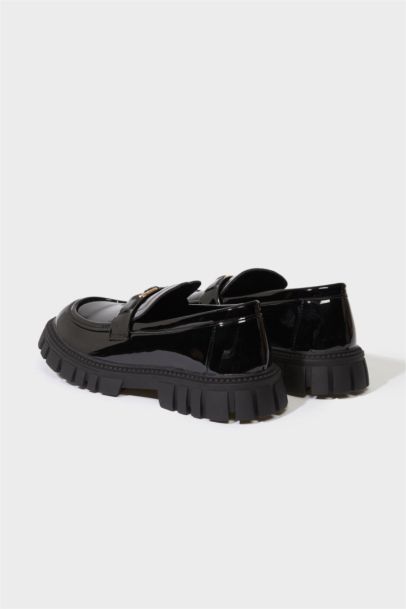 حذاء رياضي سنيكرز بناتي بكعب سميك