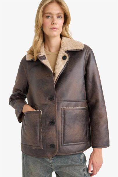 جاكيت قصة عادية بياخة بولو ببطانة فرو صناعي ذو وجهين