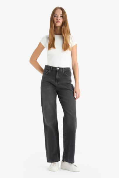 90's Wide Leg High Waist Jeans