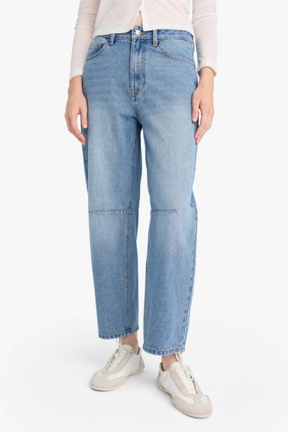 Barrel Fit Regular Waist Straight Leg Ankle Length Jeans