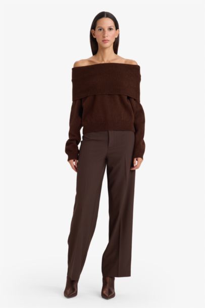 بلوز تريكو قصة عادية بكتف مكشوف