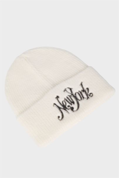 Woman Embroidered Beanie