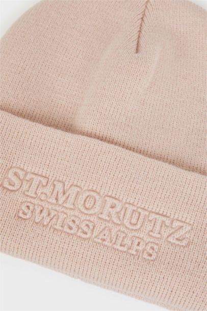 Woman Embroidered Beanie