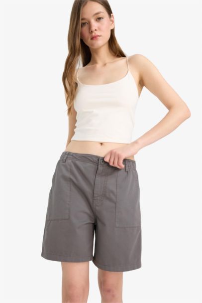 شورت بخصر عادي من جبردين بساق قصير