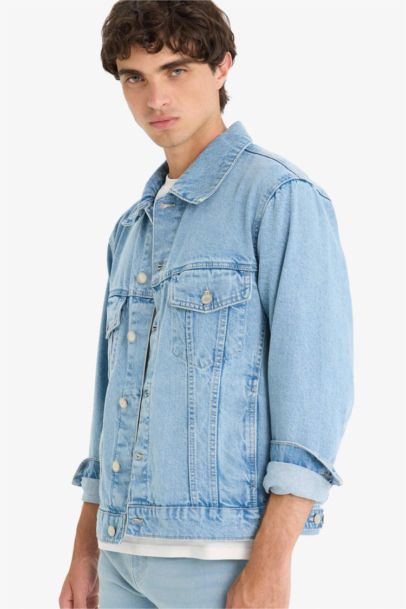 جاكيت جينز قصة عادية