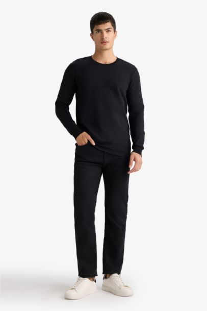 تيشيرت نص ردن قماش خفيف سليم فيت بياخة مستديرة