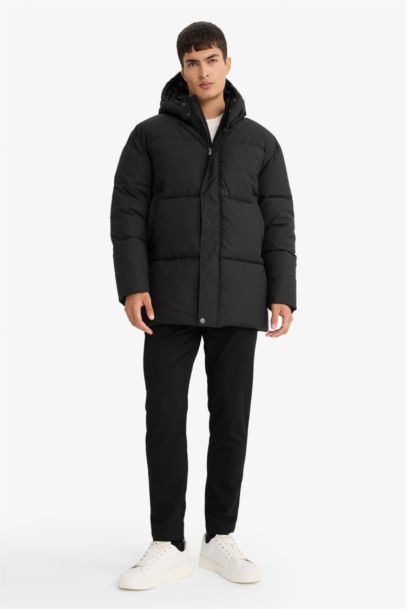 Su İtici Regular Fit Kapüşonlu Cepli Astarlı Rüzgar Geçirmez Fermuarlı Dolgulu Parka