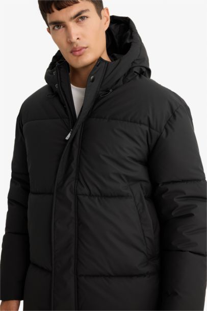 Su İtici Regular Fit Kapüşonlu Cepli Astarlı Rüzgar Geçirmez Fermuarlı Dolgulu Parka