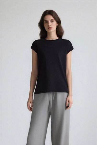 Fitted Crew Neck Short Sleeve Black T-Shirt