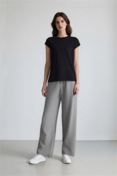 Fitted Crew Neck Short Sleeve Black T-Shirt