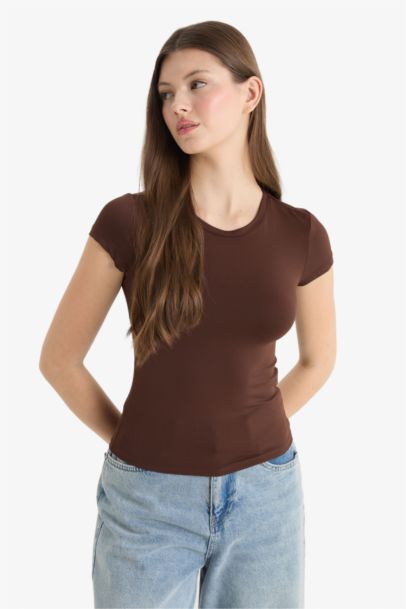 Fitted Crew Neck Short Sleeve T-Shirt