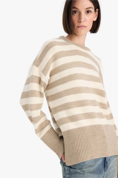 Pull en maille oversize rayé à col rond