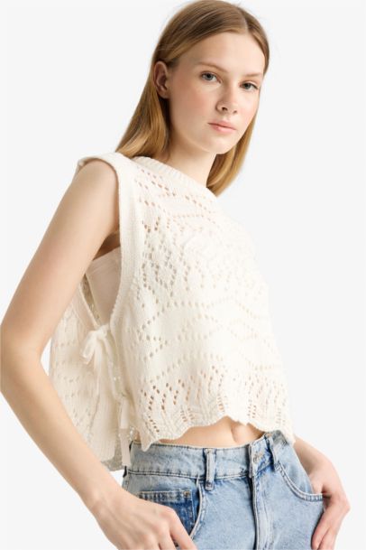 Slim Fit Crew Neck Side Tied Crochet Vest