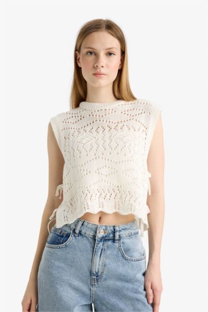 Slim Fit Crew Neck Side Tied Crochet Vest