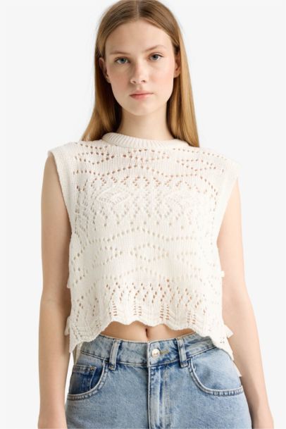 Slim Fit Crew Neck Side Tied Crochet Vest