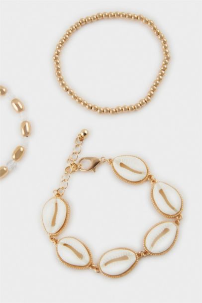 Woman 3 Piece Seashell Themed Bracelet