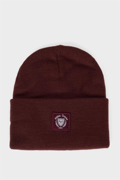 Man Woven Labeled Knit Beanie