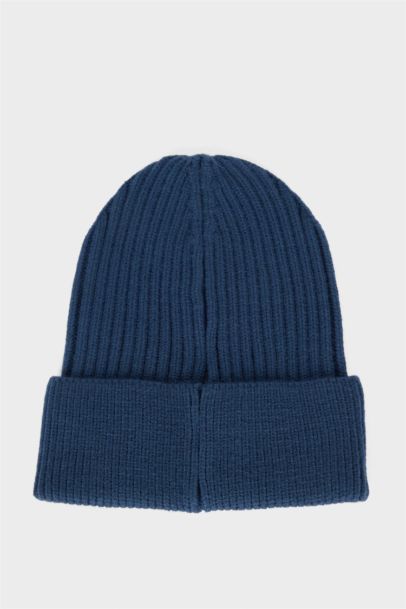 Man Fleece Lined Labeled Beanie