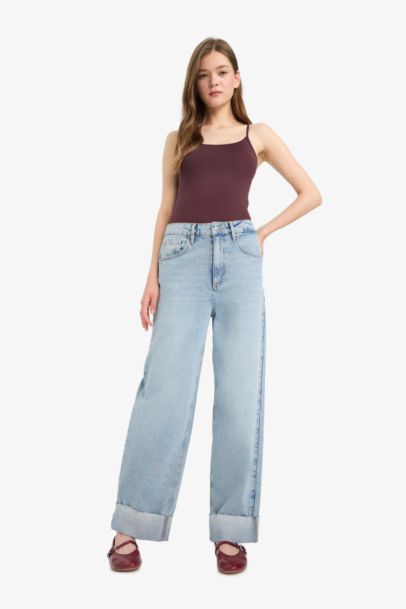 بودي عادي أبيض بحمالات و أزرار