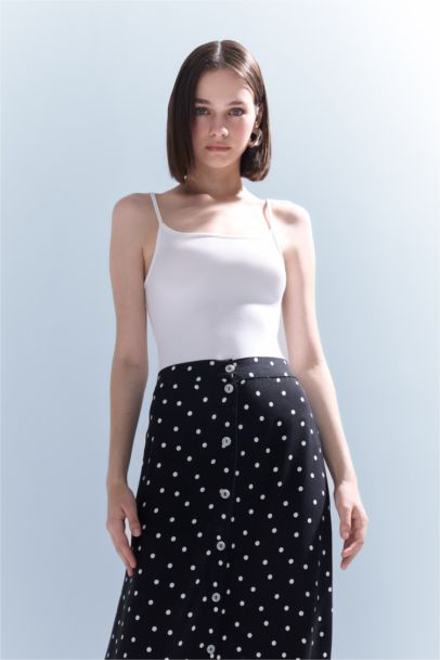 بودي أبيض عادي بحمالات و أزرار