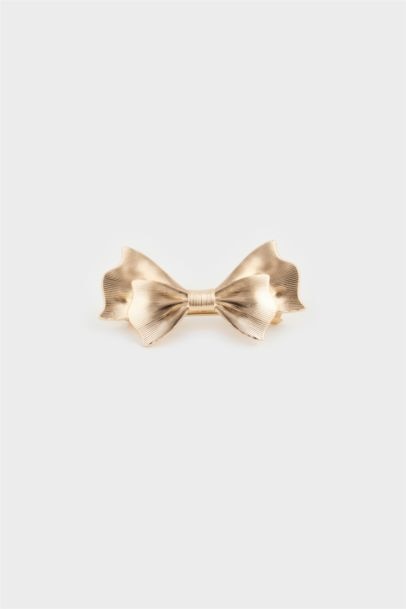 Woman Gold Ribbon Snap Clasp