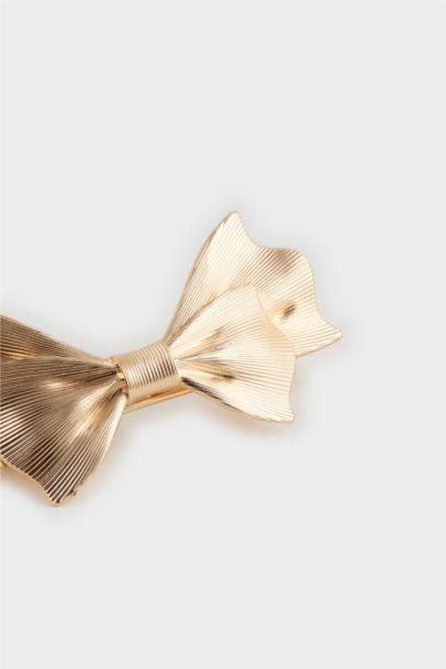 Woman Gold Ribbon Snap Clasp