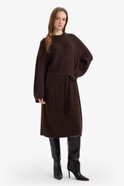 Robe en maille à manches longues et col rond Coupe régulière