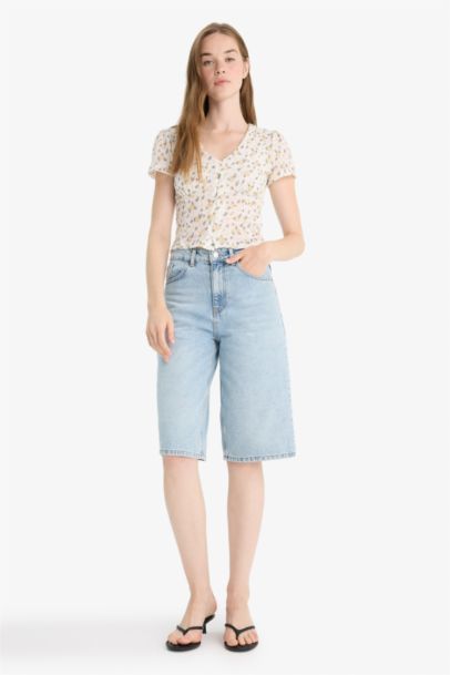 T-shirt slim fleuri en tissu texturé à col V et manches courtes