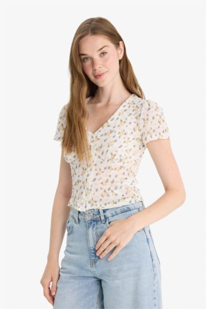 T-shirt slim fleuri en tissu texturé à col V et manches courtes