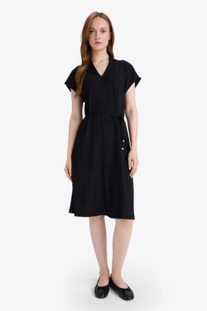 فستان اسود ميدي قصة عادية بياخة V