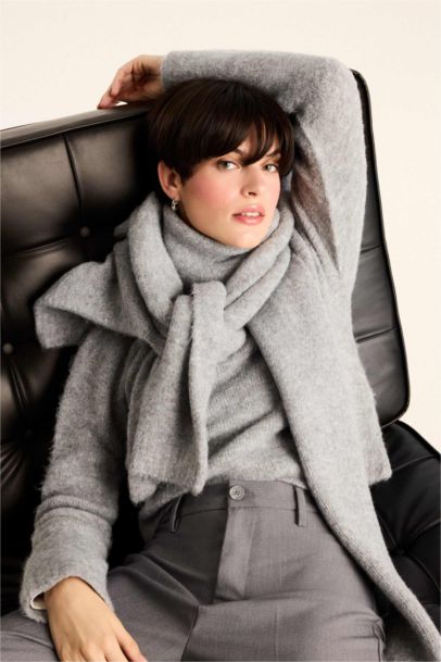 بلوز صوف قصة عادية بنص ياخة مدورة