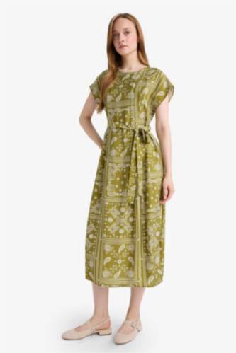 فستان ميدي نص ردن بقصة A بياخة مدورة