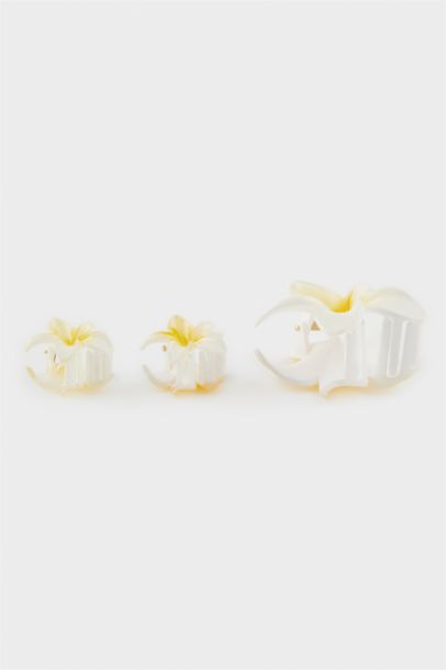 Woman 3 Pack White Lotus Peg Clasp