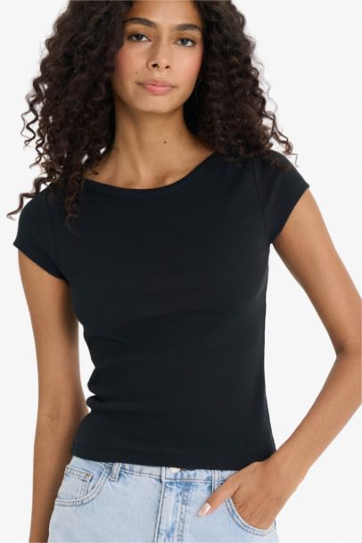 Slim Fit Dar Kesim Kayık Yaka Fitilli Kaşkorse Siyah Kısa Kollu Tişört