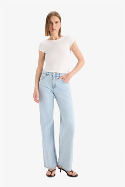 تيشيرت سليم فيت مضلع برقبة قارب