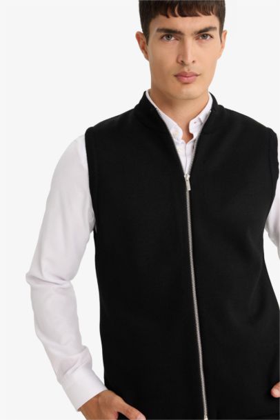 Standard Fit Turtleneck Knitwear Vest