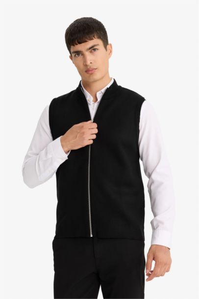 Standard Fit Turtleneck Knitwear Vest