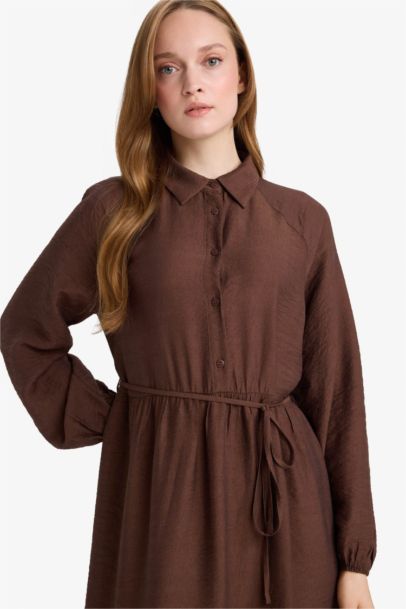 Robe à manches longues et col officier Coupe décontractée