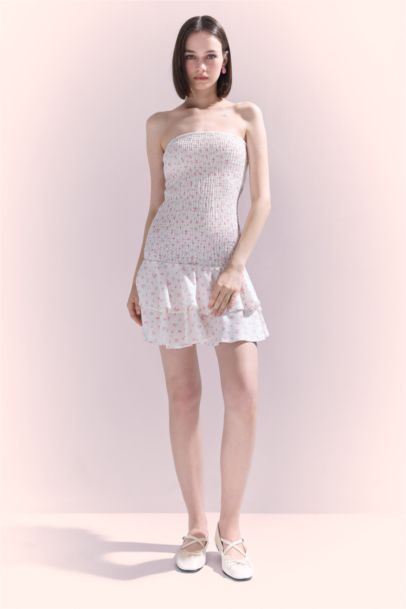 Приталенное мини-платье с цветочным принтом и лифом с резинкой