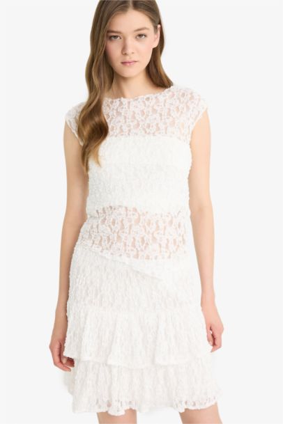 Fitted Lace Short Sleeve T-Shirt