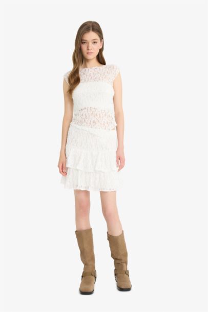 Fitted Lace Short Sleeve T-Shirt