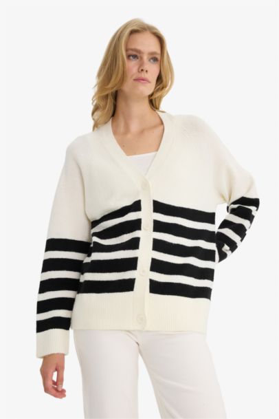 Oversize Fit V-Neck Knitwear Cardigan
