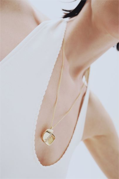 Reis x DeFacto 14 Ayar Altın Kaplama Queen Luna Kadın Kare Fotoğraf Çerçeveli Gold Kolye